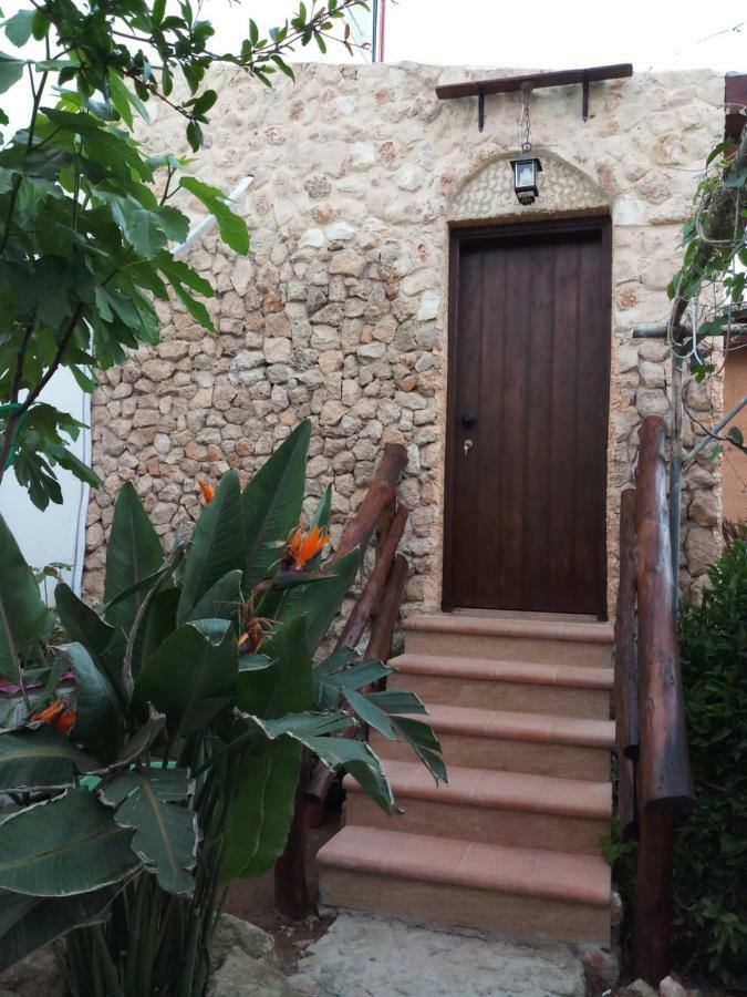 Mystery Garden Guest House 法马古斯塔 外观 照片